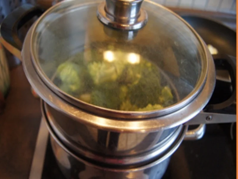 Lachsfilet mit Sauce, Brokkoli und Drillingen - Rezept - Bild Nr. 10