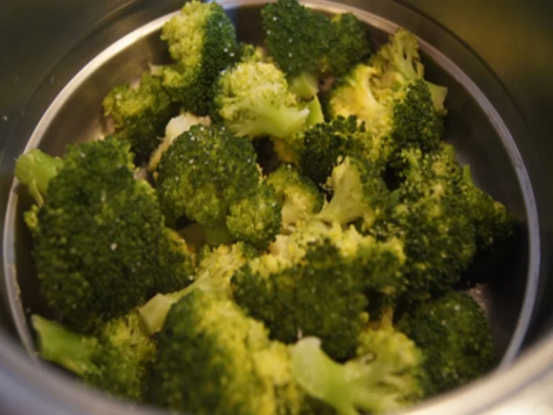 Lachsfilet mit Sauce, Brokkoli und Drillingen - Rezept - Bild Nr. 11