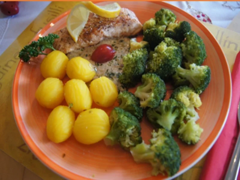 Lachsfilet mit Sauce, Brokkoli und Drillingen - Rezept - Bild Nr. 13