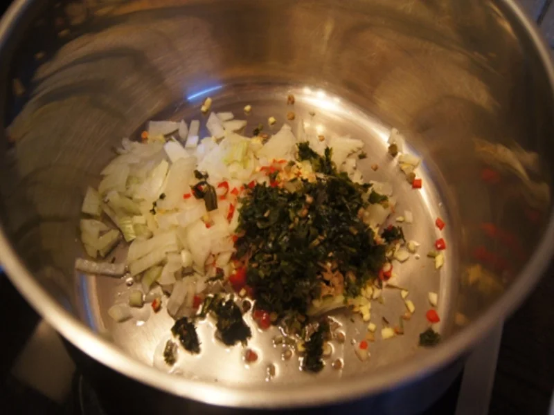 Rote Linsensuppe mit Ingwer und Fleischwursteinlage - Rezept - Bild Nr. 6