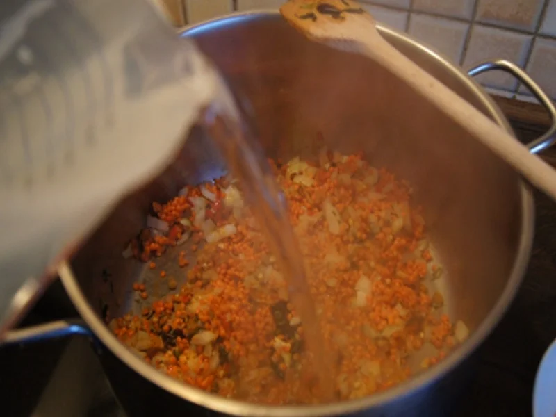 Rote Linsensuppe mit Ingwer und Fleischwursteinlage - Rezept - Bild Nr. 8