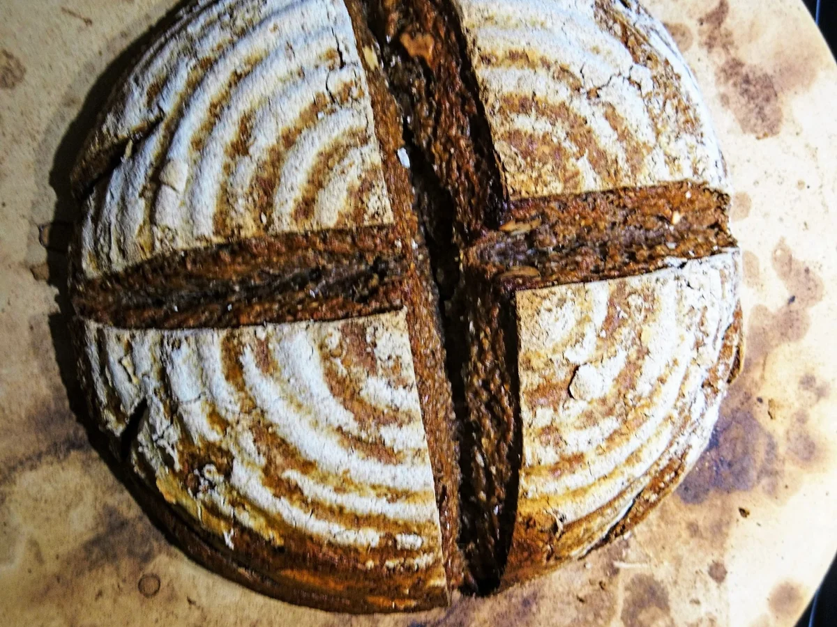 Rezept: Walliser Roggenbrot mit Nüssen Bild Nr. 6 Walliser Roggenbrot mit Nüssen - Rezept - Bild Nr. 6