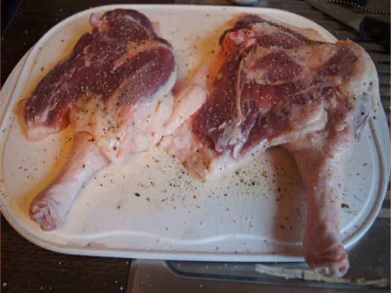 Gänsekeule mit Sauce, Ananas-Mango-Rotkohl und böhmischen Knödeln - Rezept - Bild Nr. 5