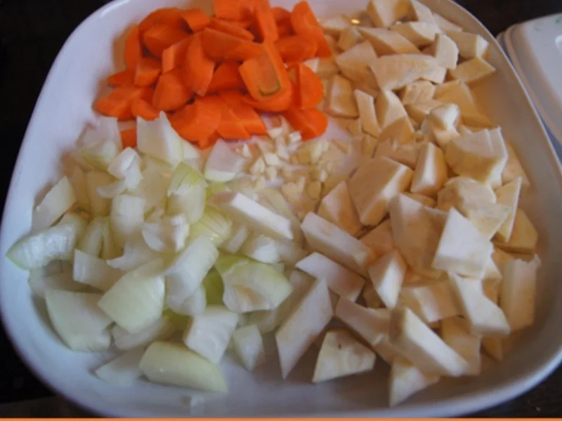 Gänsekeule mit Sauce, Ananas-Mango-Rotkohl und böhmischen Knödeln - Rezept - Bild Nr. 9