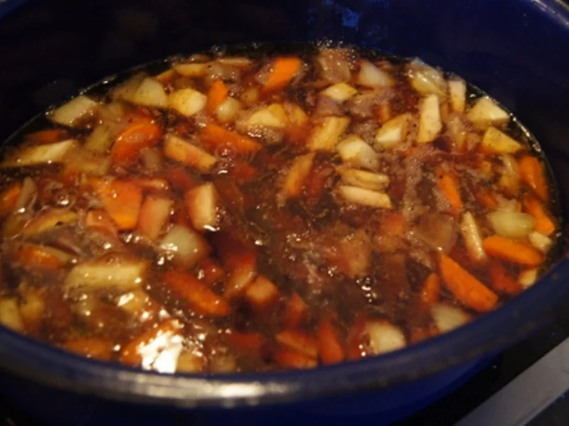Gänsekeule mit Sauce, Ananas-Mango-Rotkohl und böhmischen Knödeln - Rezept - Bild Nr. 12