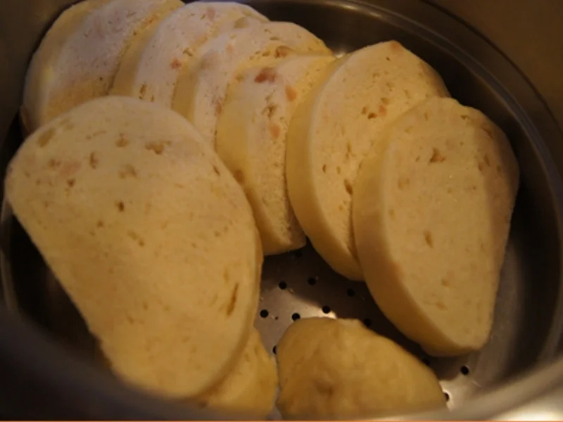 Gänsekeule mit Sauce, Ananas-Mango-Rotkohl und böhmischen Knödeln - Rezept - Bild Nr. 21