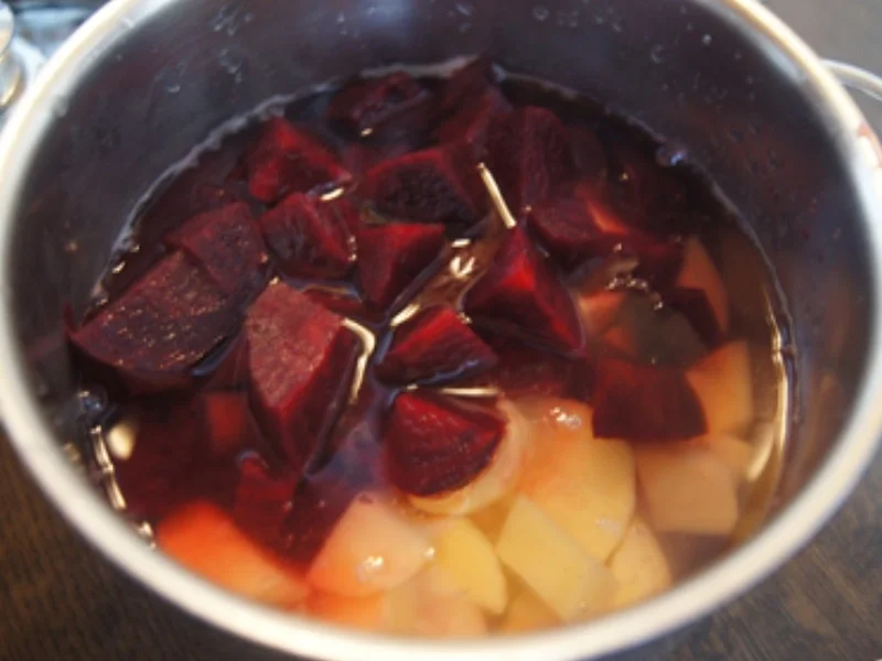 Rote-Bete-Kartoffel-Stampf mit Spiegelei und Chinakohlsalat - Rezept - Bild Nr. 6
