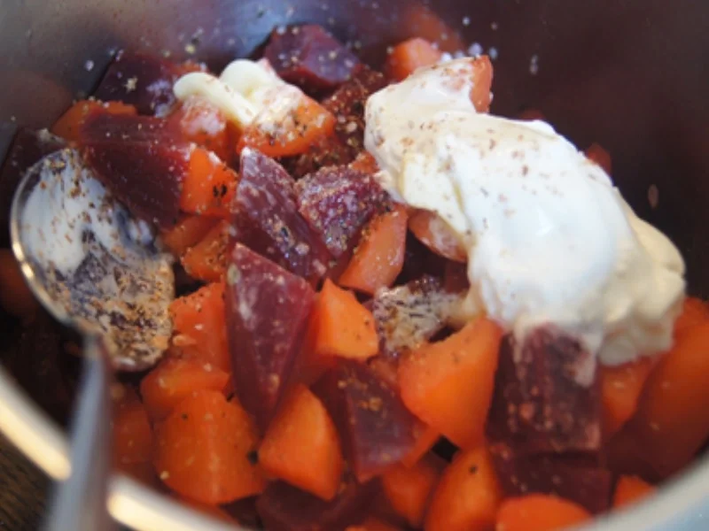 Rote-Bete-Kartoffel-Stampf mit Spiegelei und Chinakohlsalat - Rezept - Bild Nr. 7