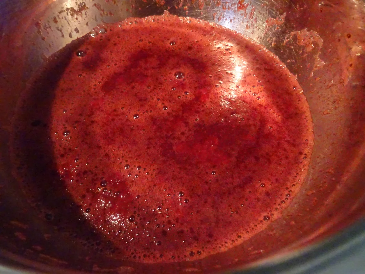 Himbeer-Kuppel mit leichter "Ombre-Optik" - Rezept - Bild Nr. 9682