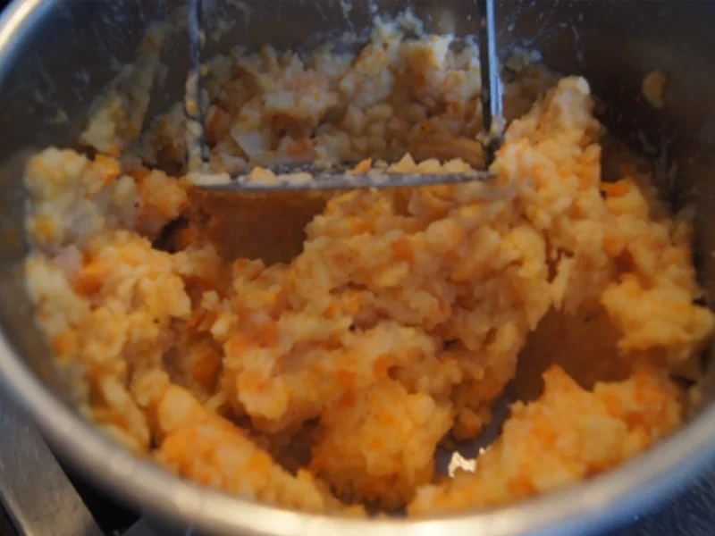 Thüringer Rostbratwurst mit Ananas-Mango-Rotkohl und Pastinaken-Möhren-Kartoffel-Stampf - Rezept - Bild Nr. 12