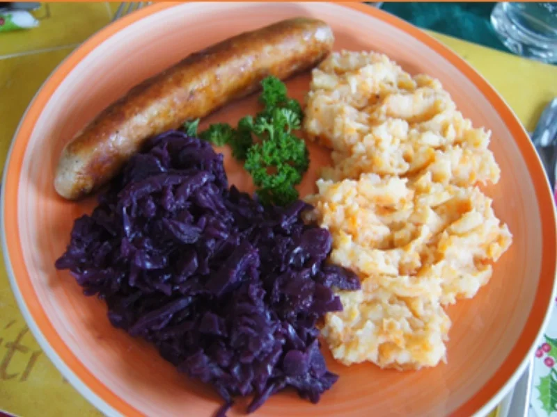 Thüringer Rostbratwurst mit Ananas-Mango-Rotkohl und Pastinaken-Möhren-Kartoffel-Stampf - Rezept - Bild Nr. 13