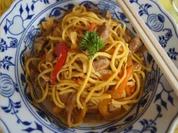 Chinesische Nudeln mit Schweinefilet, gemischten Gemüse und Ei im Wok - Rezept - Bild Nr. 2