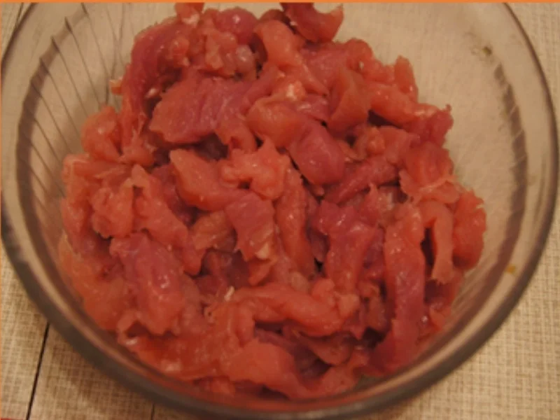 Chinesische Nudeln mit Schweinefilet, gemischten Gemüse und Ei im Wok - Rezept - Bild Nr. 7