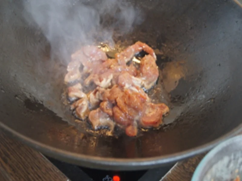 Chinesische Nudeln mit Schweinefilet, gemischten Gemüse und Ei im Wok - Rezept - Bild Nr. 9