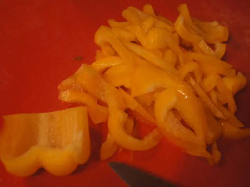 Chinesische Nudeln mit Schweinefilet, gemischten Gemüse und Ei im Wok - Rezept - Bild Nr. 16