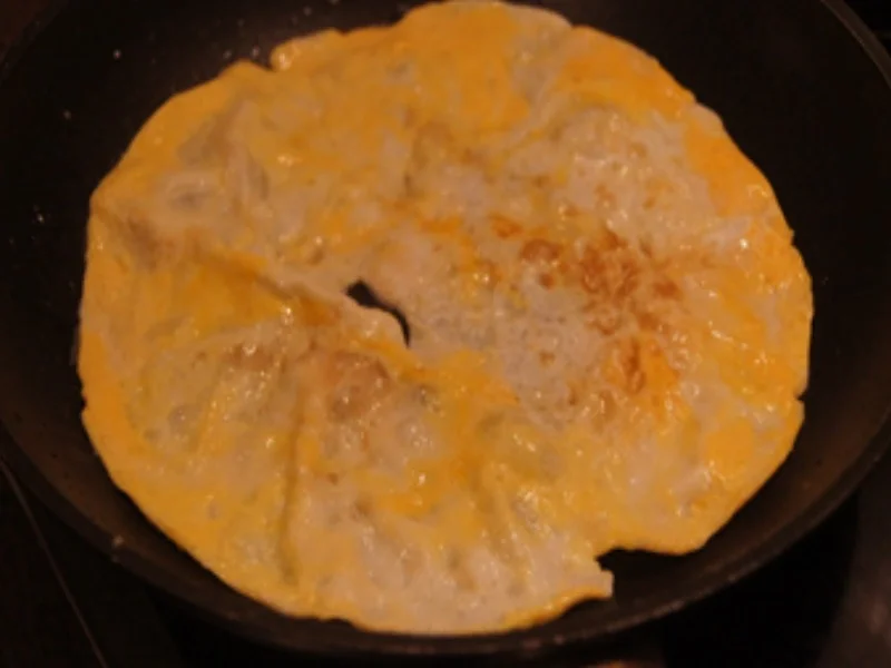 Chinesische Nudeln mit Schweinefilet, gemischten Gemüse und Ei im Wok - Rezept - Bild Nr. 23