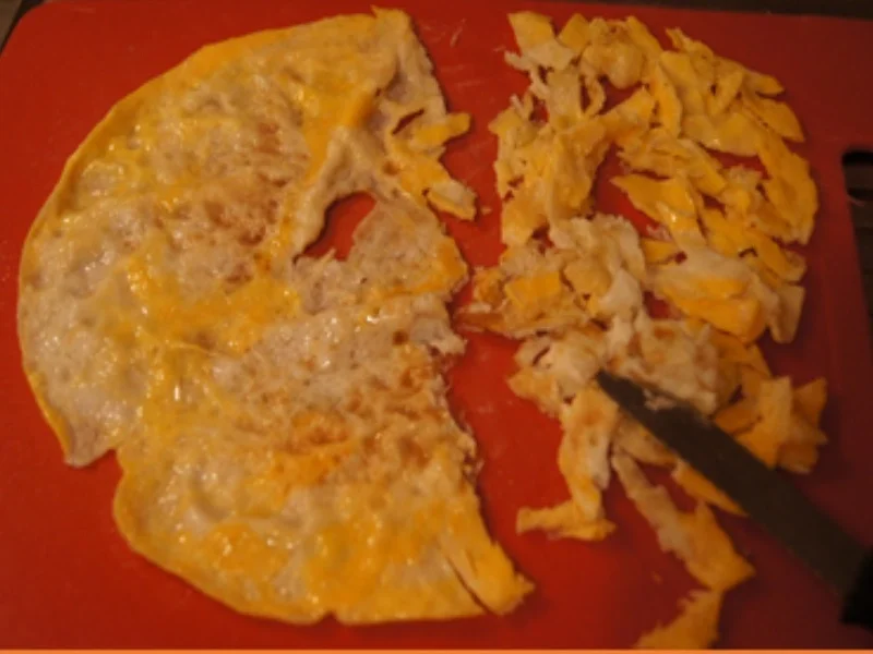 Chinesische Nudeln mit Schweinefilet, gemischten Gemüse und Ei im Wok - Rezept - Bild Nr. 24