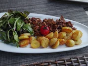 Geschwenkte Kartoffeln an gebutterten Pfifferlingen mit Feldsalat - Rezept - Bild Nr. 9676
