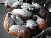 Rezept: Krebbelchen / Schmalzgebackenes Bild Nr. 2 Krebbelchen / Schmalzgebackenes - Rezept - Bild Nr. 2