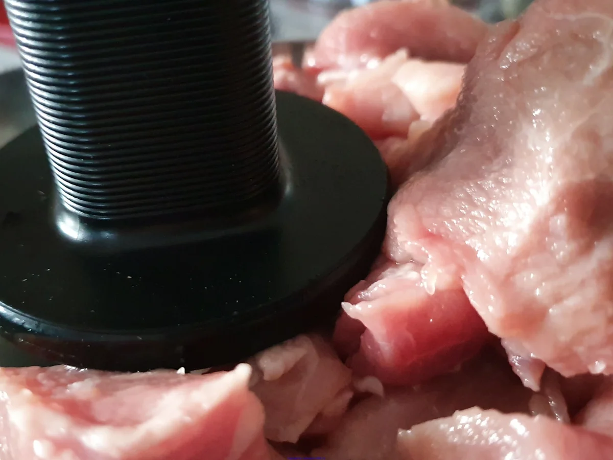 Frikadellen - Salzkartoffeln und Gurkensalat sind ein Lieblingsgericht - Rezept - Bild Nr. 4