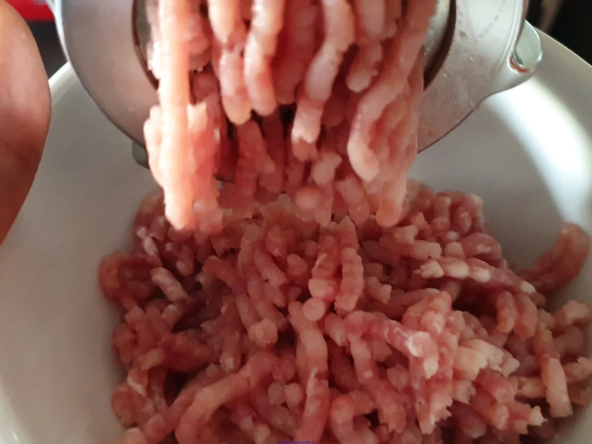 Frikadellen - Salzkartoffeln und Gurkensalat sind ein Lieblingsgericht - Rezept - Bild Nr. 5