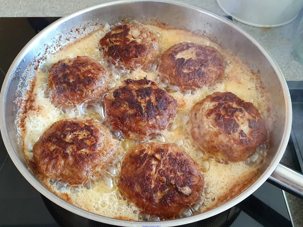Frikadellen - Salzkartoffeln und Gurkensalat sind ein Lieblingsgericht - Rezept - Bild Nr. 8