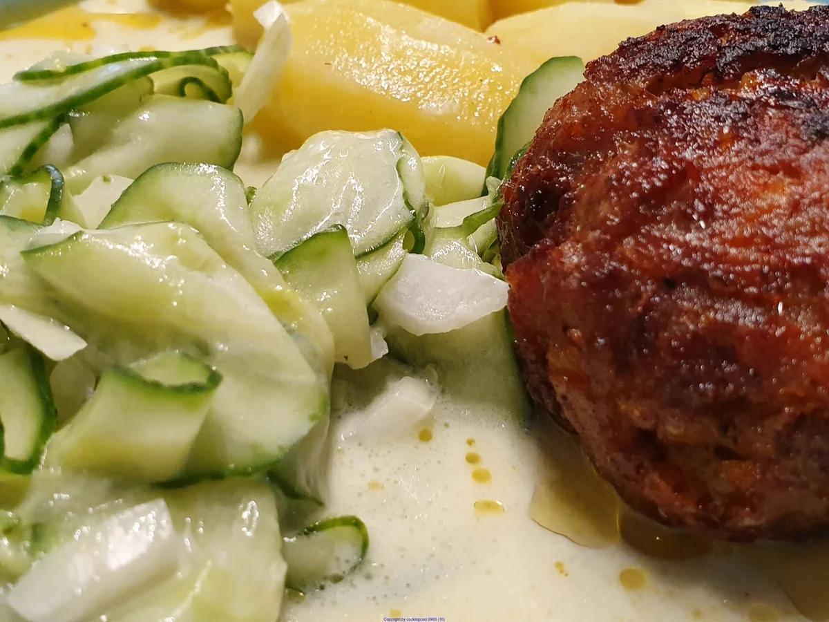 Frikadellen - Salzkartoffeln und Gurkensalat sind ein Lieblingsgericht - Rezept - Bild Nr. 10