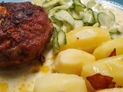 Rezept: Frikadellen - Salzkartoffeln und Gurkensalat sind ein Lieblingsgericht Bild Nr. 2 Frikadellen - Salzkartoffeln und Gurkensalat sind ein Lieblingsgericht - Rezept - Bild Nr. 2