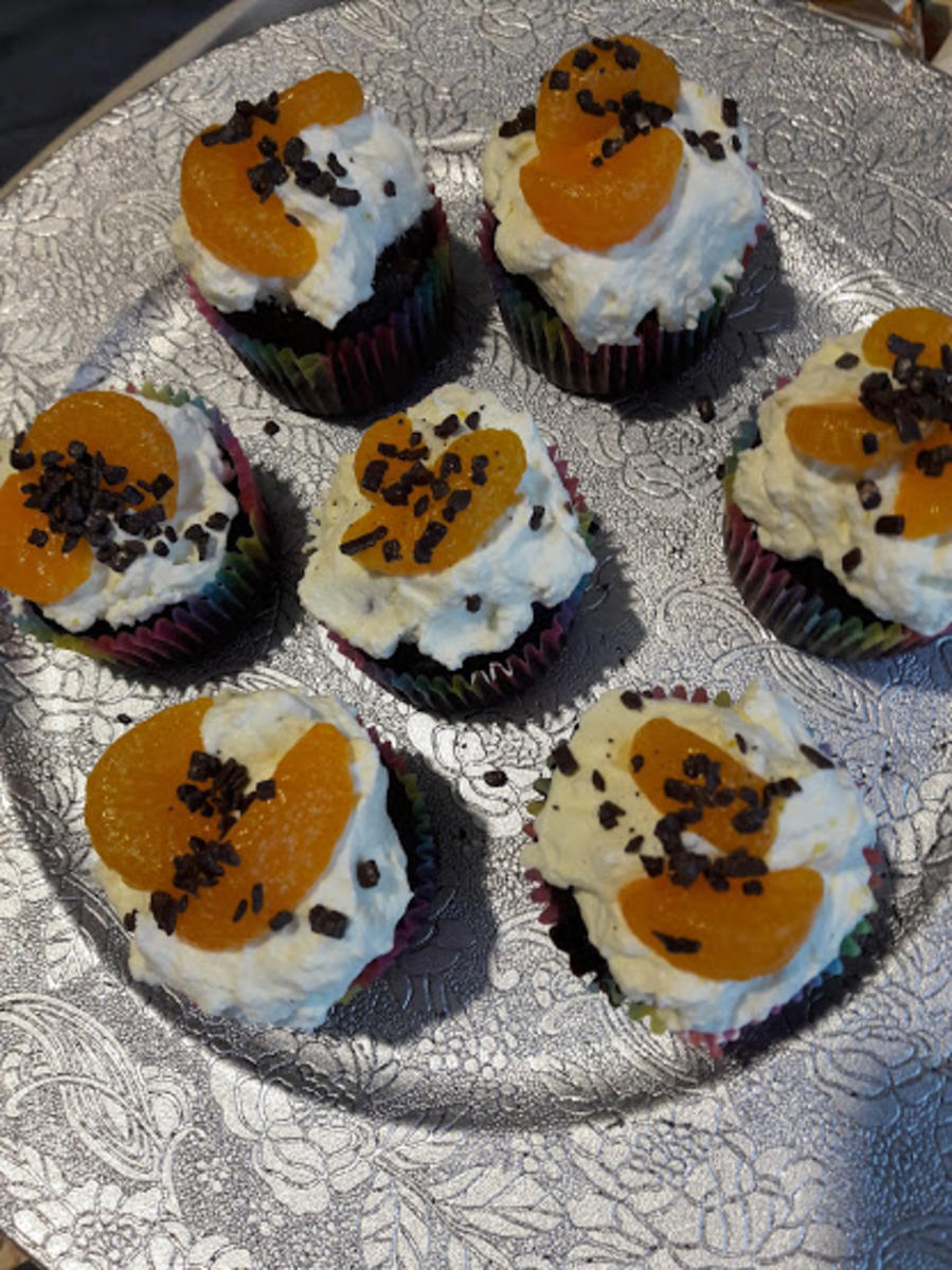 Schoko - Cupcakes mit Orangensahne - Rezept - Bild Nr. 2