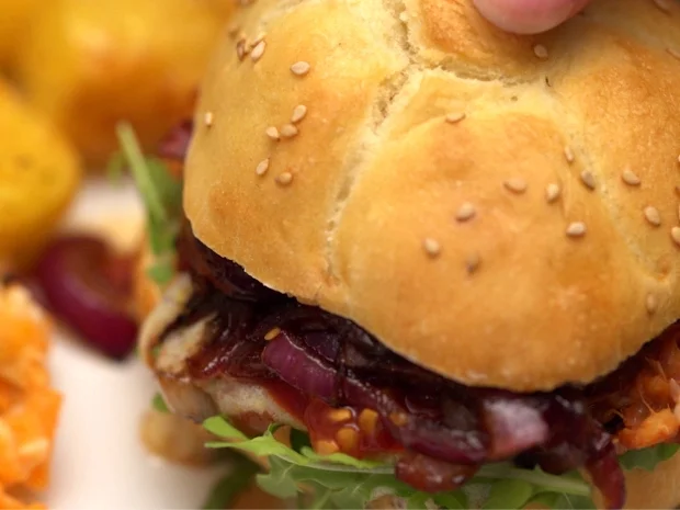 Rezept: Burger und Roast Potatoes Bild Nr. 2 Burger und Roast Potatoes - Rezept - Bild Nr. 2