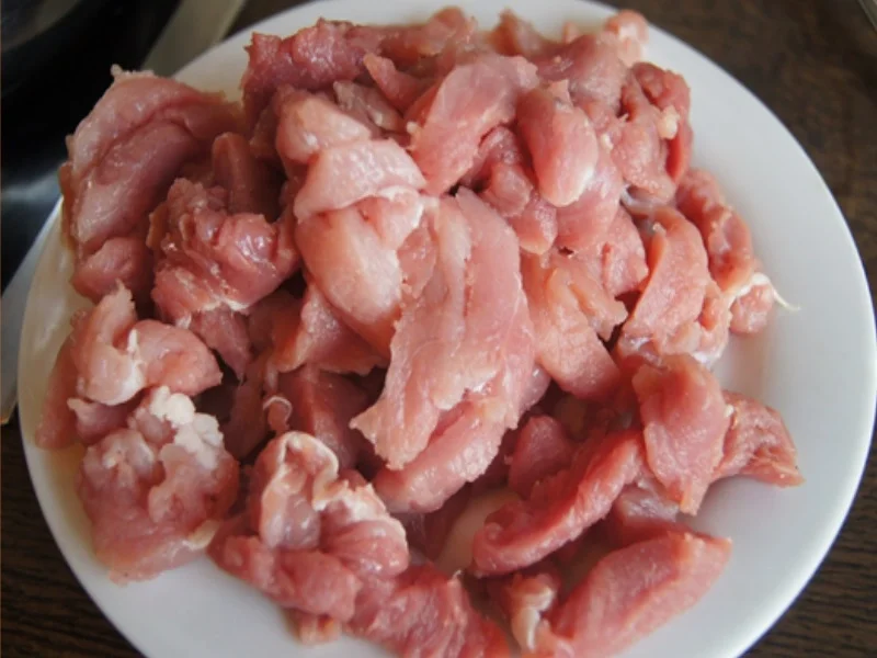 Geschnetzeltes Paprika-Schweinefilet mit Ananas-Mango-Rotkohl und Böhmischen Knödeln - Rezept - Bild Nr. 4