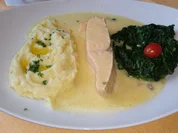 Gedünsterter Lachs, Spinat, Kartoffelstampf und Meerrettichsoße - Rezept - Bild Nr. 9681