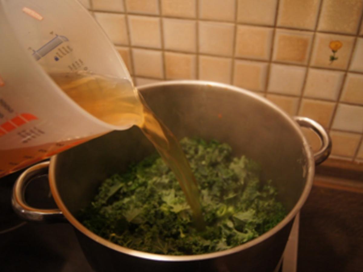 Grünkohl asiatisch gewürzt mit frischer Bregenwurst und Salzkartoffeln - Rezept - Bild Nr. 11