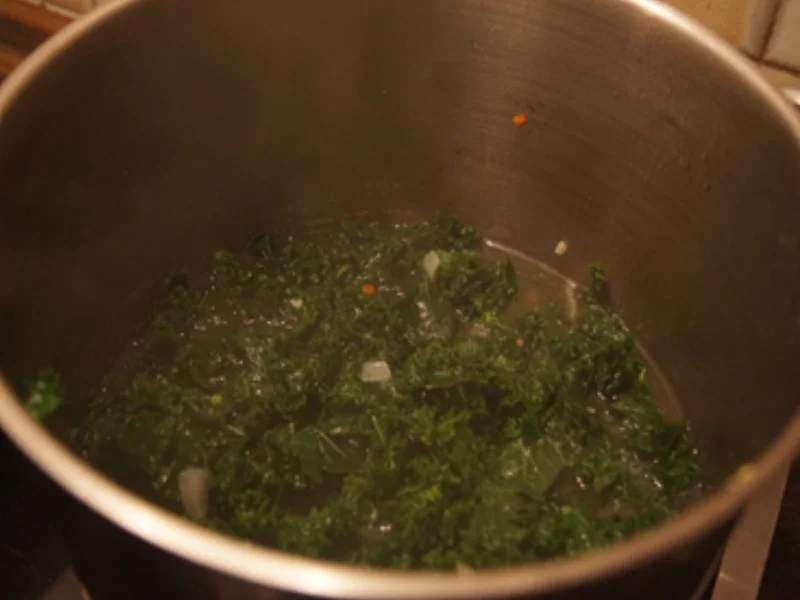 Grünkohl asiatisch gewürzt mit frischer Bregenwurst und Salzkartoffeln - Rezept - Bild Nr. 12