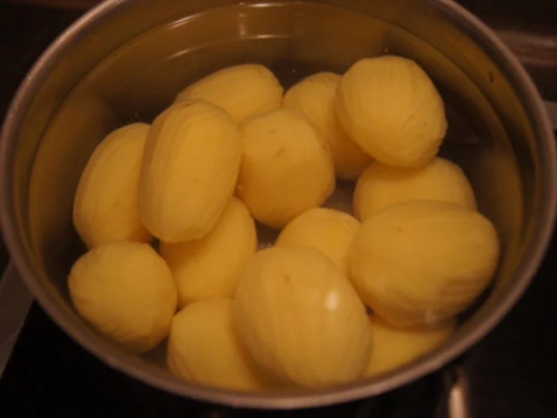 Grünkohl asiatisch gewürzt mit frischer Bregenwurst und Salzkartoffeln - Rezept - Bild Nr. 20