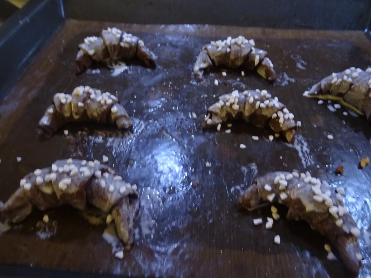 Rezept: Croissants und "Cronuts" aus Schoko-Blätterteig Bild Nr. 9687 Croissants und "Cronuts" aus Schoko-Blätterteig - Rezept - Bild Nr. 9687