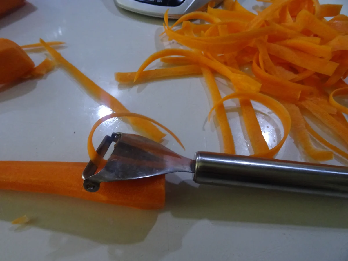 Kasseler im Blätterteigmantel mit Pommes duchesse und Möhren-Tagliatelle - Rezept - Bild Nr. 7