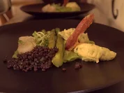 Confierter Seeteufel auf grünem Beet - Rezept - Bild Nr. 2