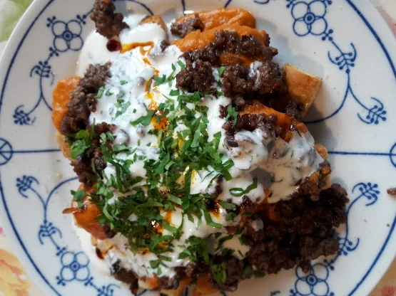 Hackfleisch auf Fladenbrotwürfel - Rezept - Bild Nr. 2