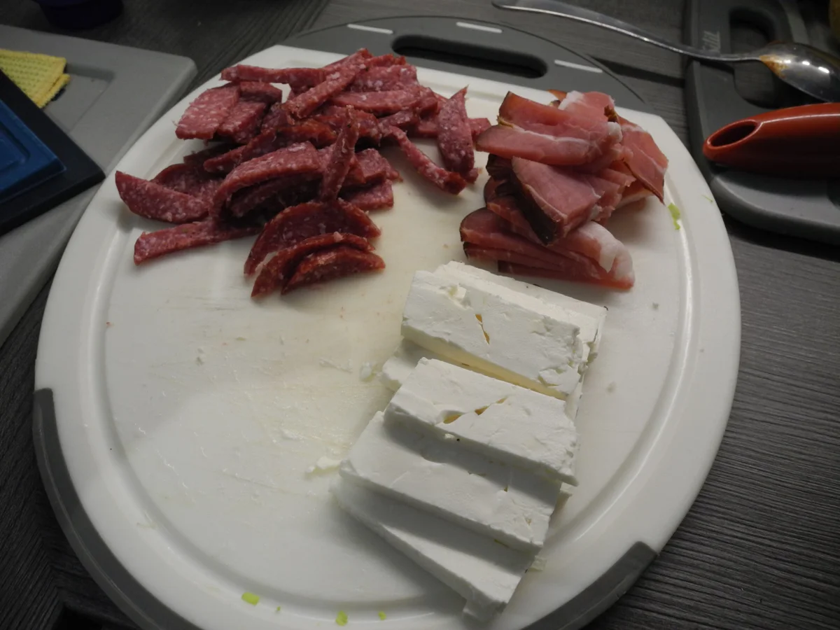 Rezept: Pizzaboden und dann den Kühlschrank aufräumen Bild Nr. 9696 Pizzaboden und dann den Kühlschrank aufräumen - Rezept - Bild Nr. 9696