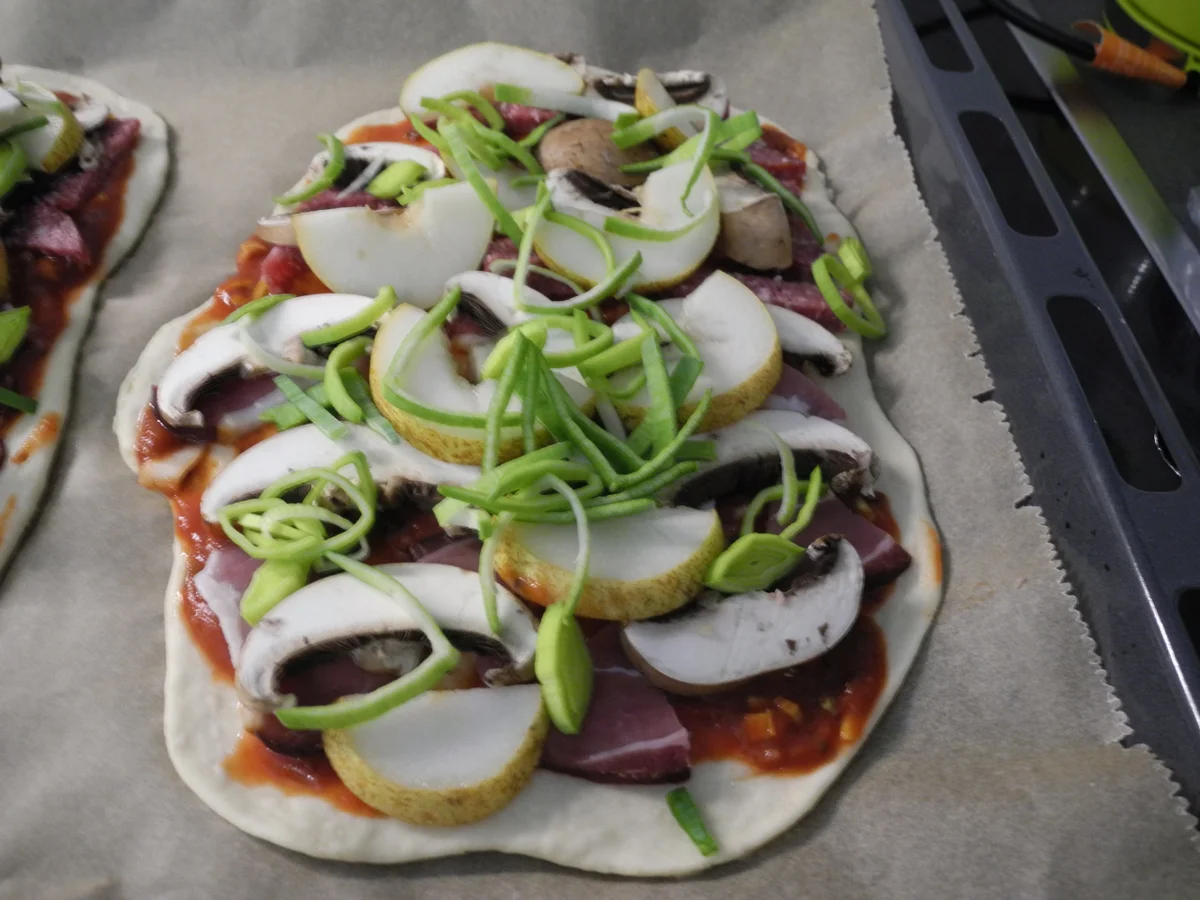 Rezept: Pizzaboden und dann den Kühlschrank aufräumen Bild Nr. 9700 Pizzaboden und dann den Kühlschrank aufräumen - Rezept - Bild Nr. 9700