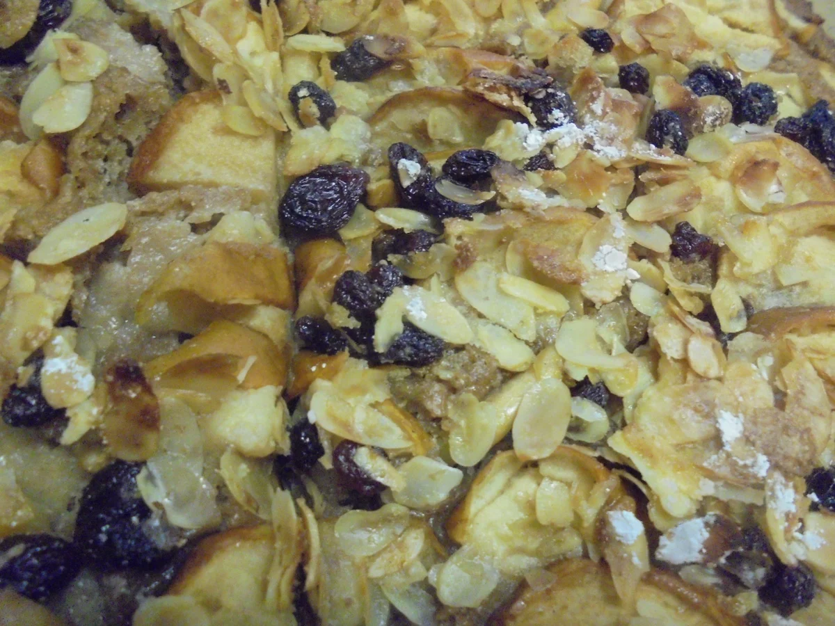 Apfelkuchen mit Mandeln und Rosinen - Rezept - Bild Nr. 4