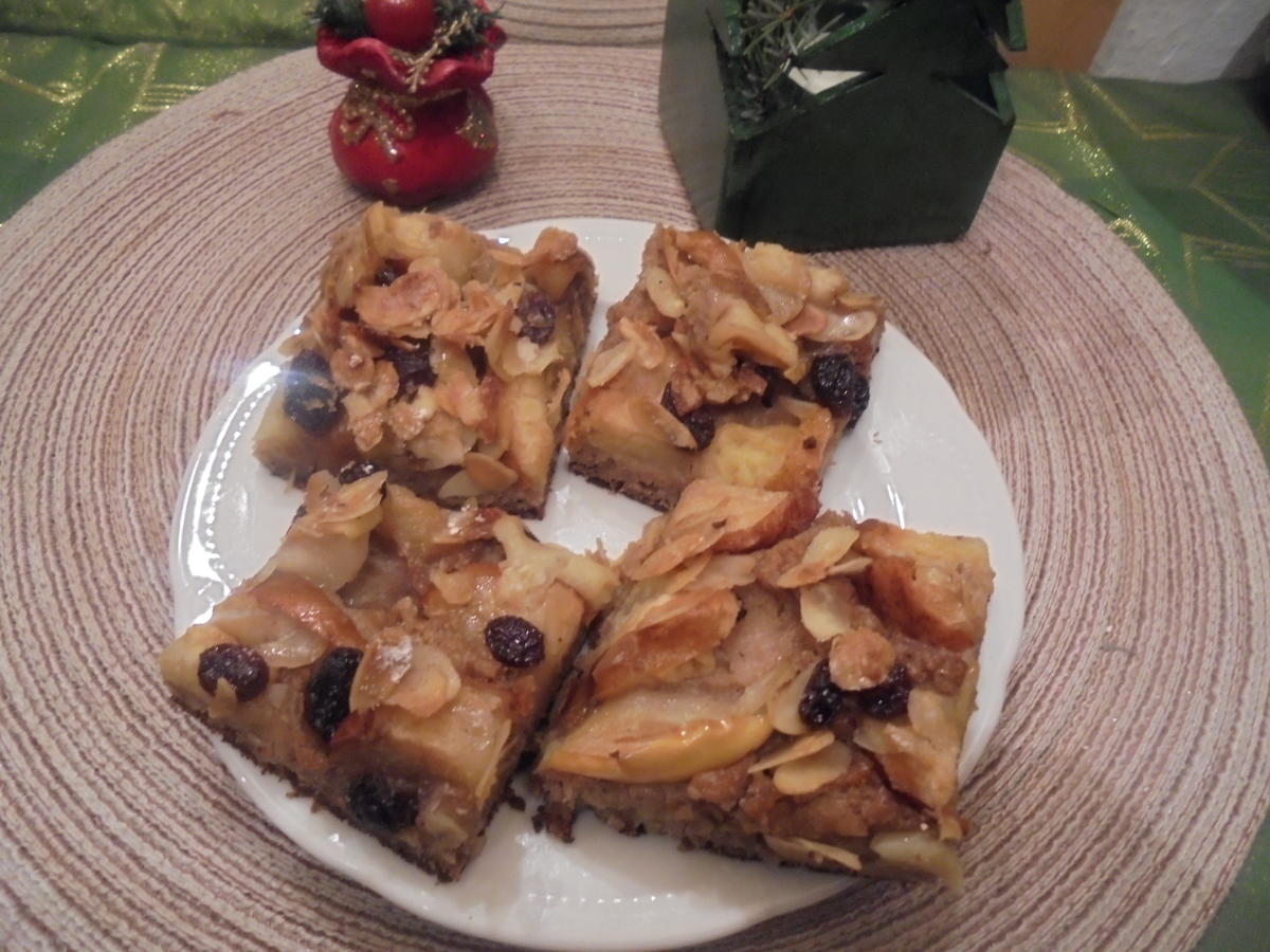 Apfelkuchen mit Mandeln und Rosinen - Rezept - kochbar.de