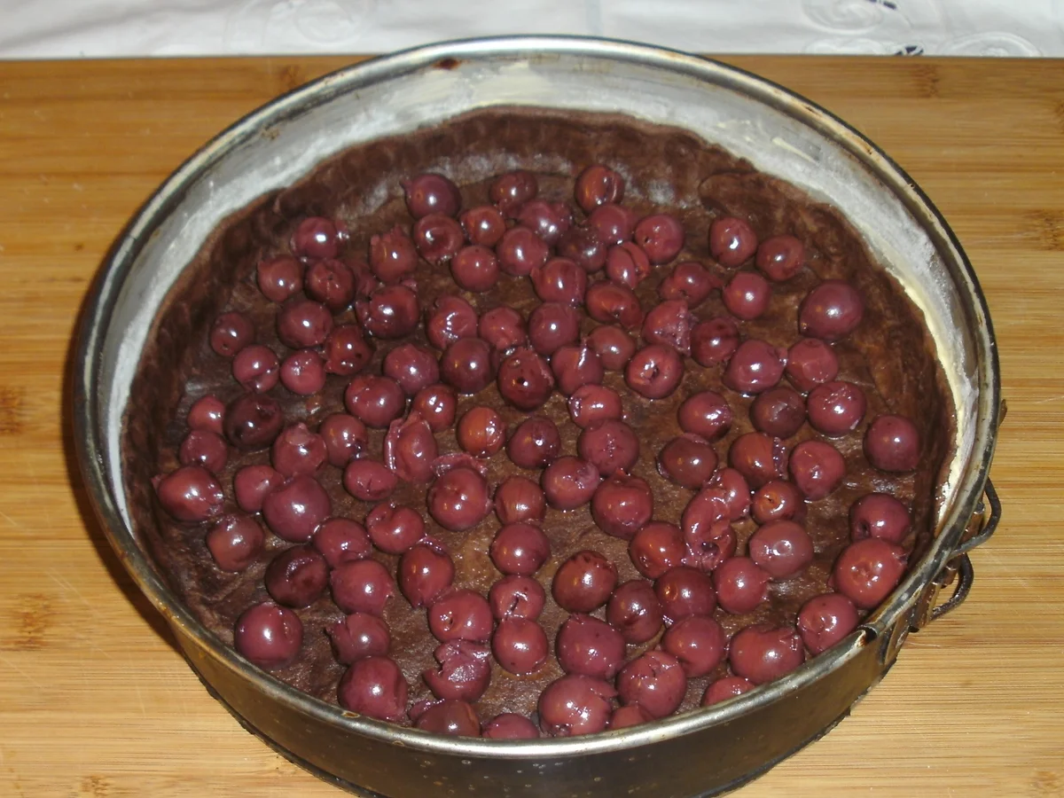 Rezept: Schoko-Quarkkuchen mit Kirschen Bild Nr. 3 Schoko-Quarkkuchen mit Kirschen - Rezept - Bild Nr. 3