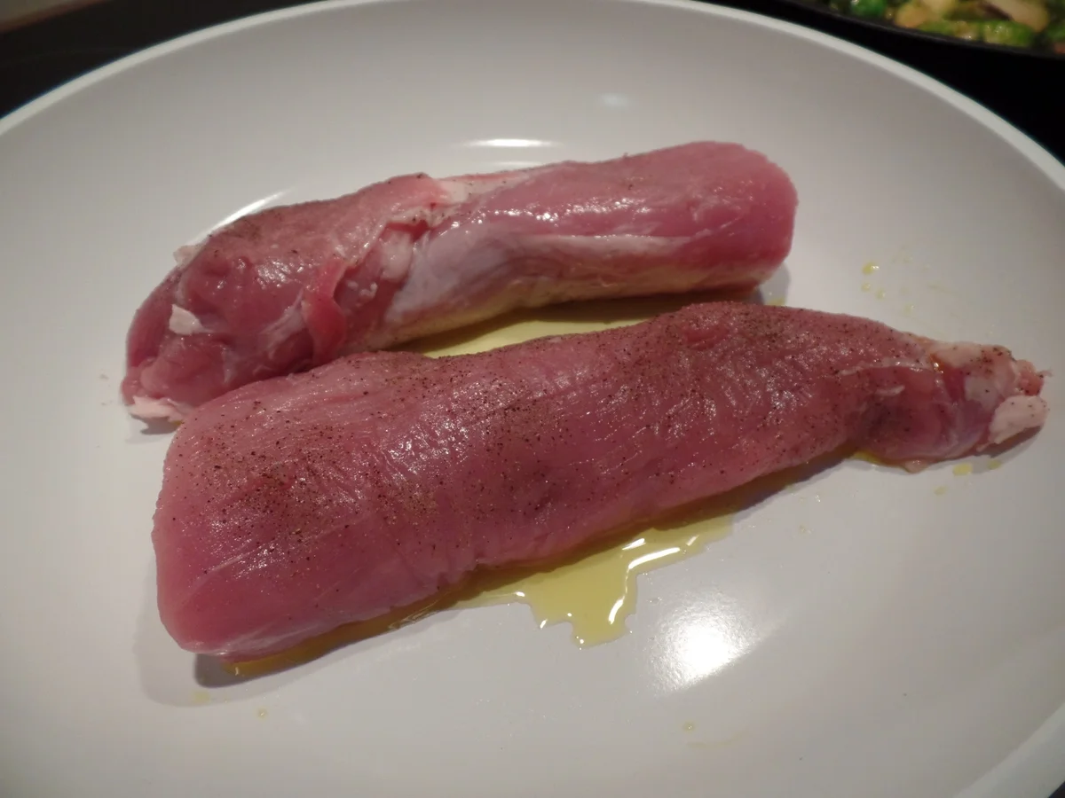 Rezept: Schweinefilet in Cognac-Sauce mit Rosenkohl und Kartoffelstampf Bild Nr. 9696 Schweinefilet in Cognac-Sauce mit Rosenkohl und Kartoffelstampf - Rezept - Bild Nr. 9696