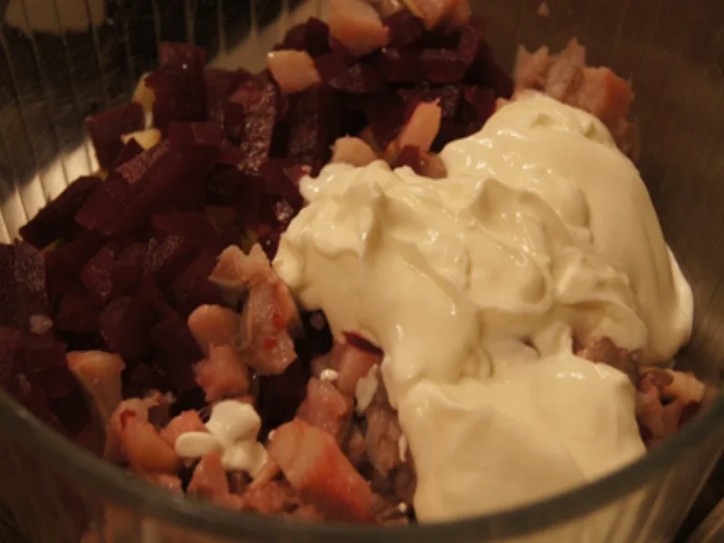 Roter Matjesfiletsalat mit Pellkartoffel-Drillingen - Rezept - Bild Nr. 5