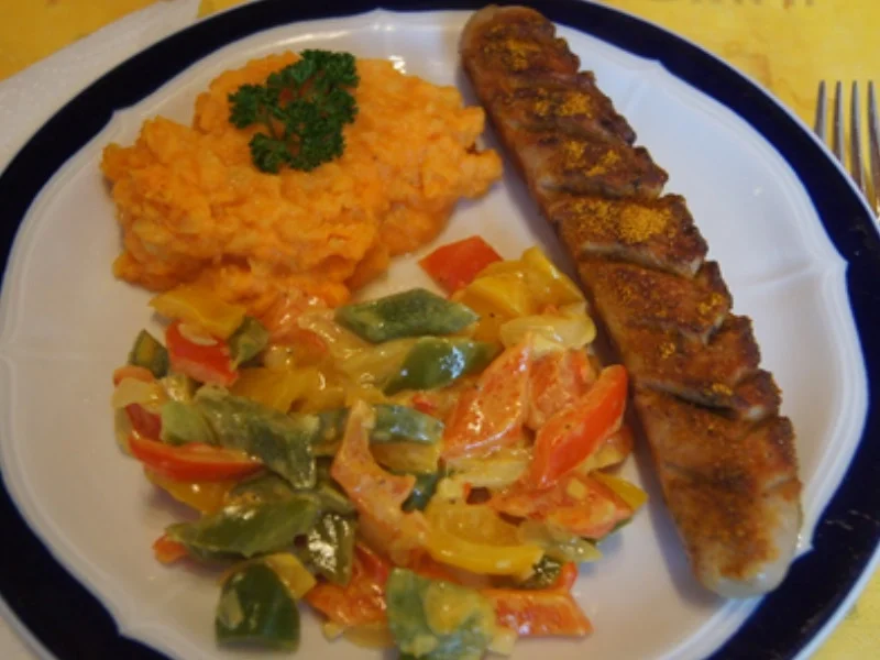 Thüringer Rostbratwurst mit Gemüsepaprikamix und Süßkartoffelstampf - Rezept - Bild Nr. 2