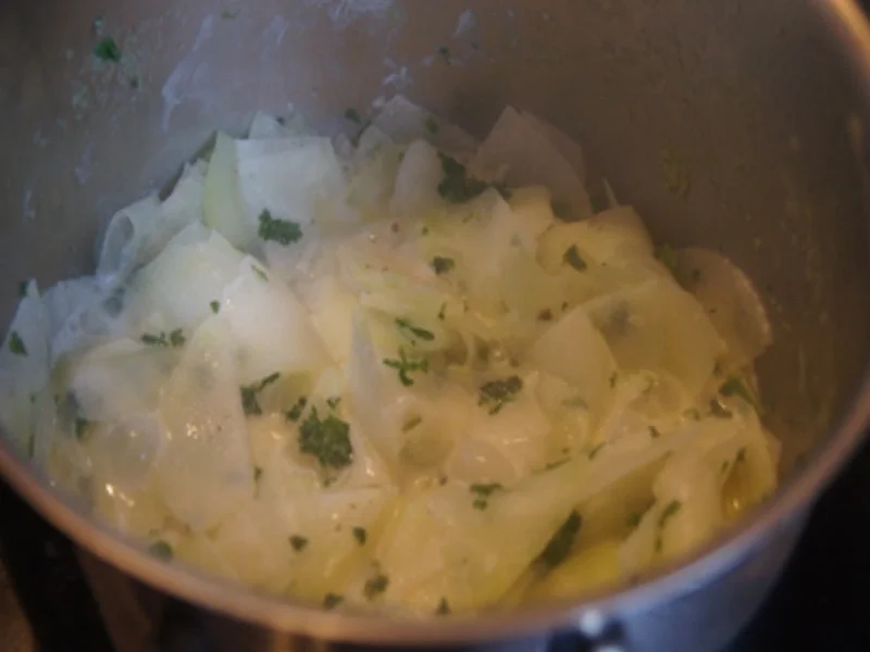 Alaska-Seelachs mit Rahmkohlrabi und Drillingen - Rezept - Bild Nr. 11
