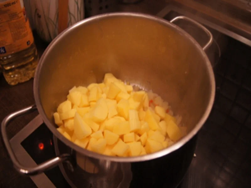 Kartoffel-Linsen-Eintopf mit Würstcheneinlage - Rezept - Bild Nr. 9