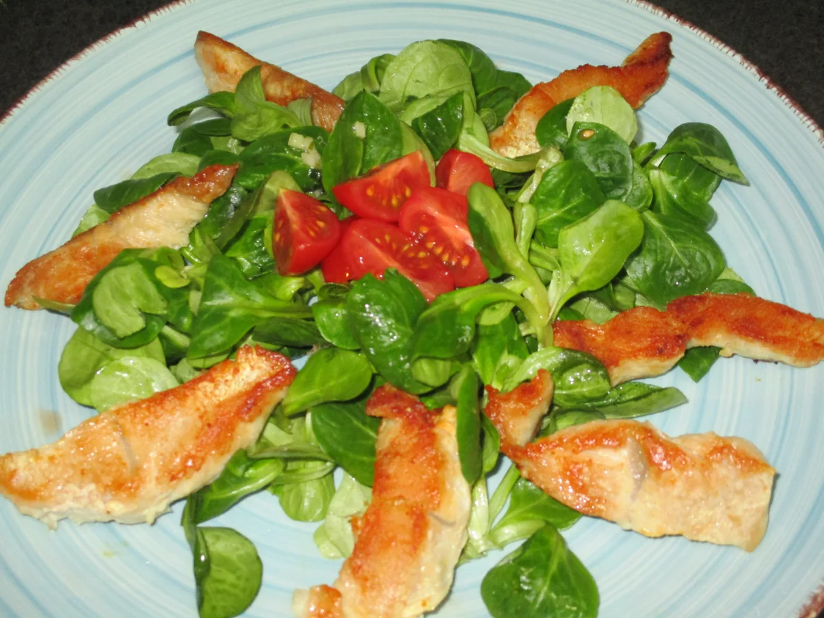 Rezept: Feldsalat mit Putenstreifen Bild Nr. 2 Feldsalat mit Putenstreifen - Rezept - Bild Nr. 2